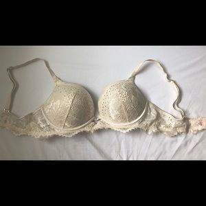 La Senza: Off-white Lace Extreme Push Up Bra🤍